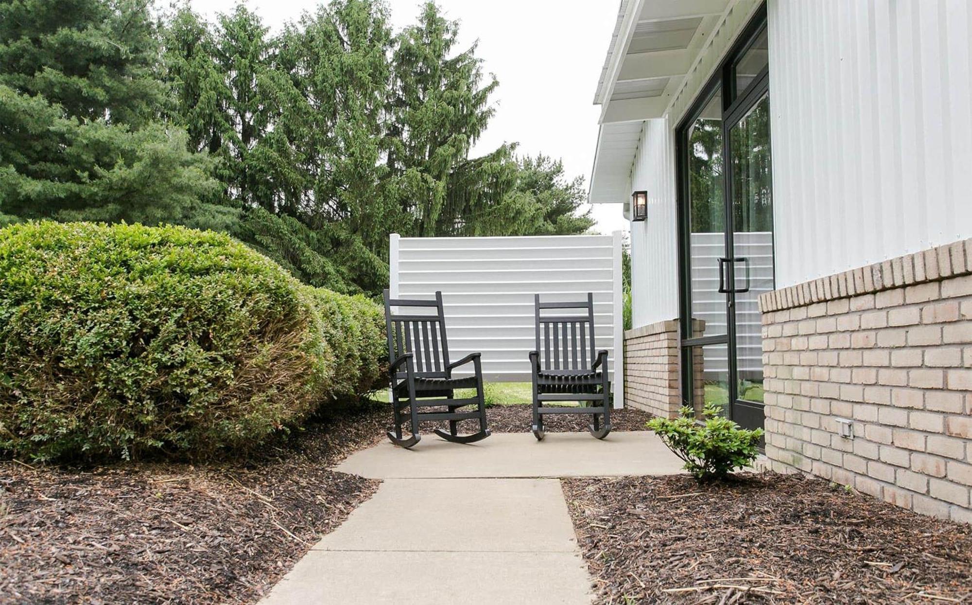 Farmhouse Suites By Amish Country Lodging ミラーズバーグ エクステリア 写真