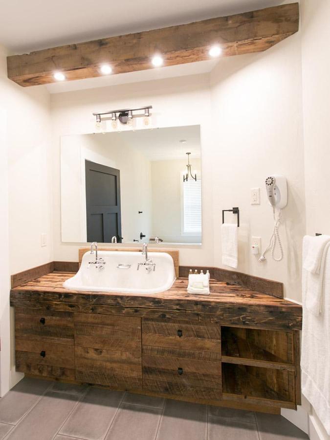 Farmhouse Suites By Amish Country Lodging ミラーズバーグ エクステリア 写真