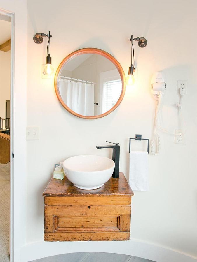 Farmhouse Suites By Amish Country Lodging ミラーズバーグ エクステリア 写真