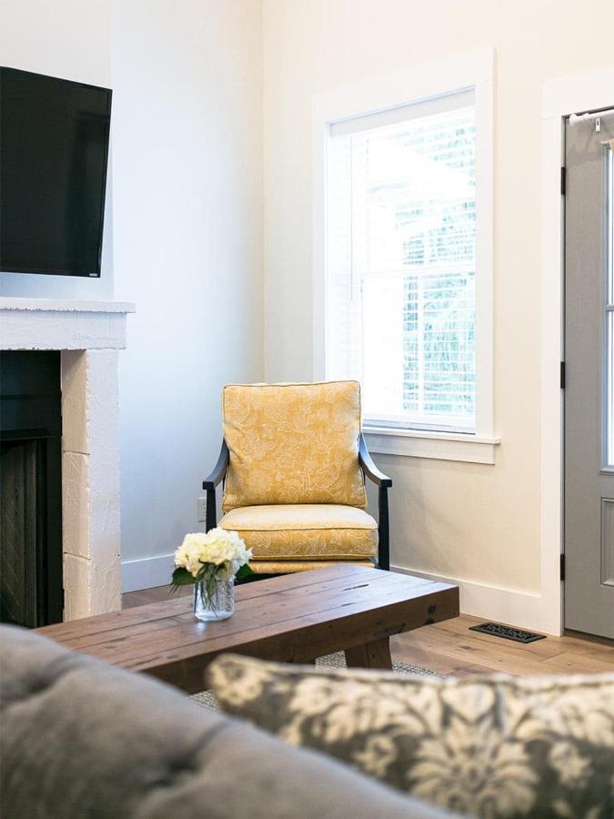 Farmhouse Suites By Amish Country Lodging ミラーズバーグ エクステリア 写真