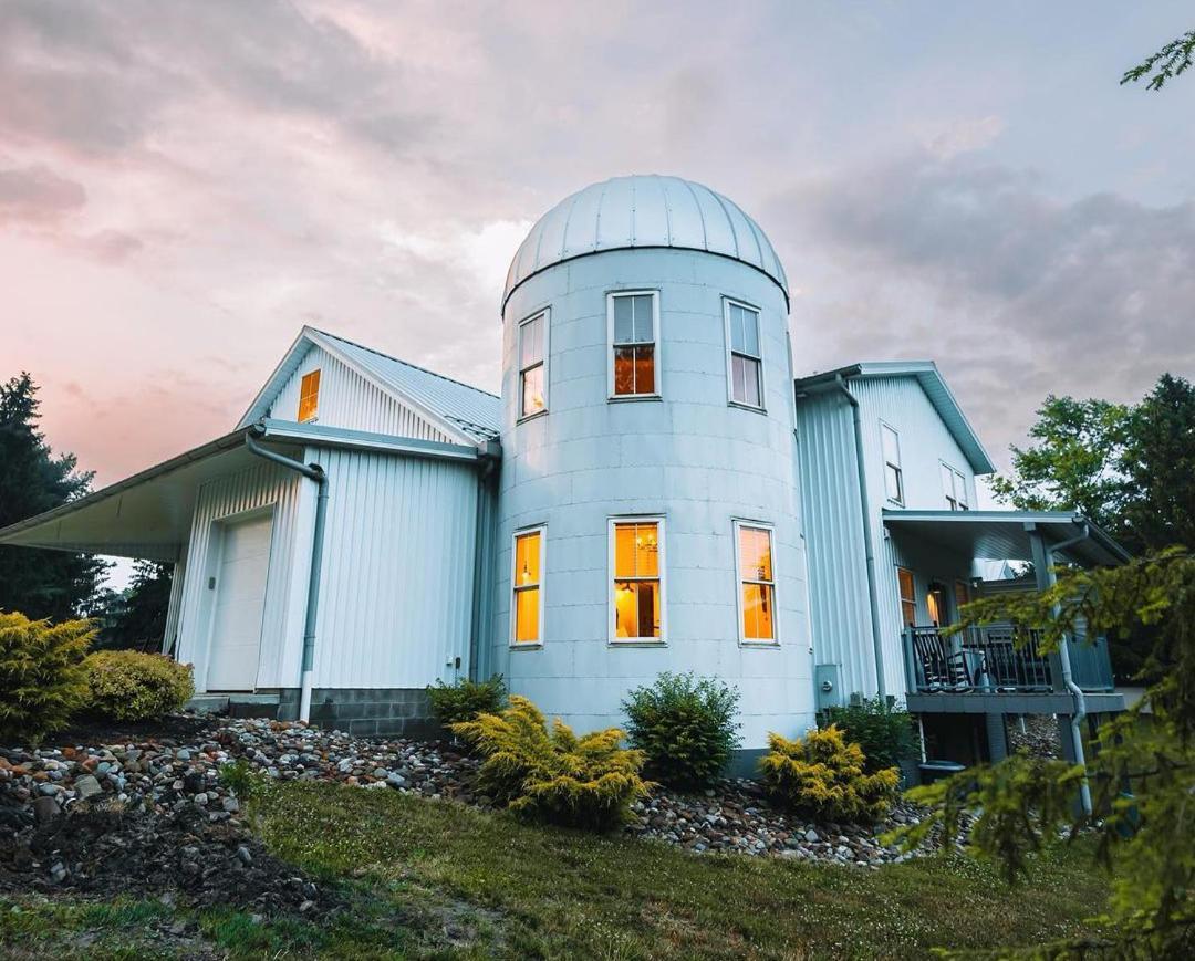 Farmhouse Suites By Amish Country Lodging ミラーズバーグ エクステリア 写真